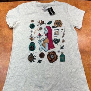 New with tags Disney nightmare before Christmas. Hot topic shirt Sally. Size med